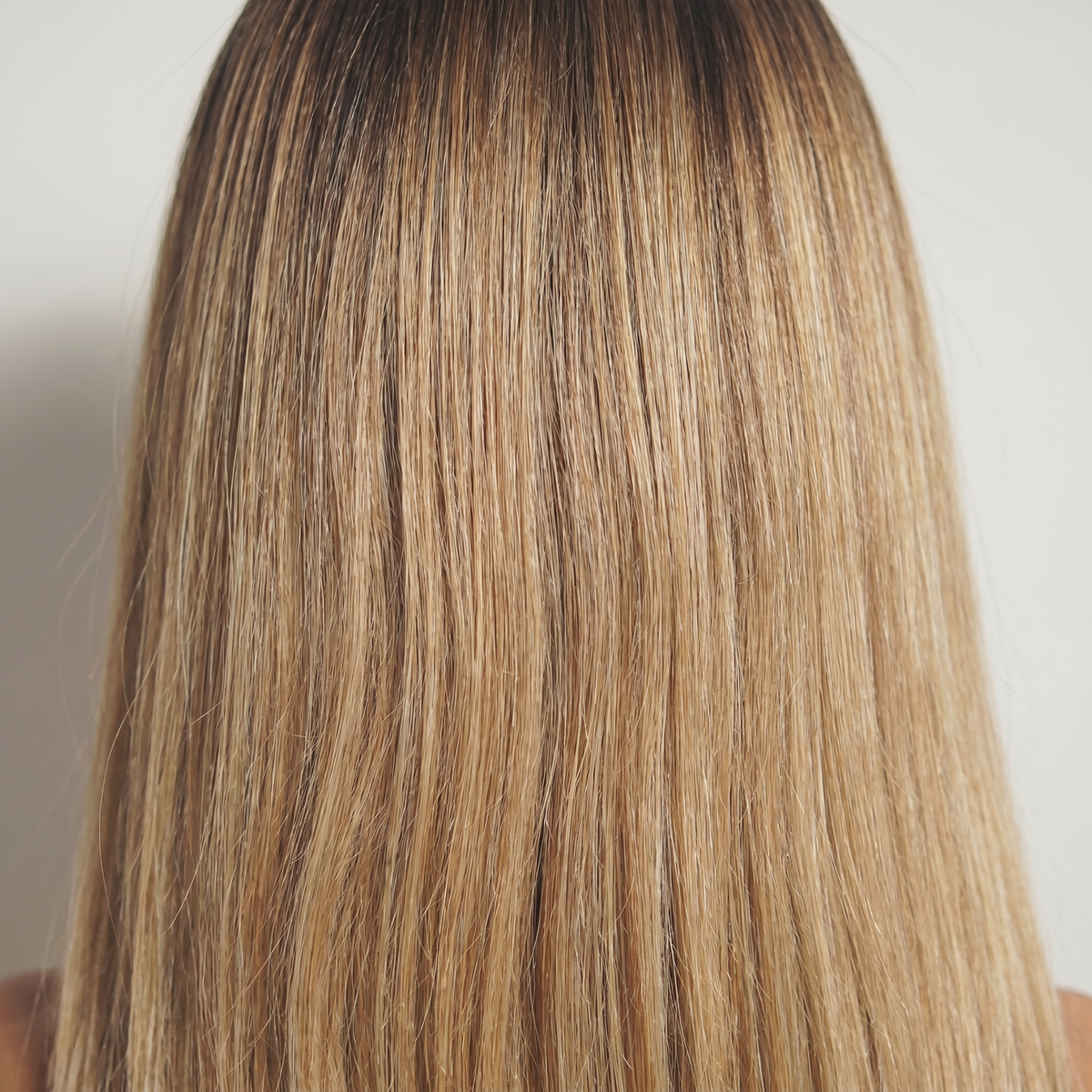 WIGZ 25 - Macro close-up of STRAIGHT ESPRESSO TO HONEY PURE-VIRGIN HAIR™ texture and shine.