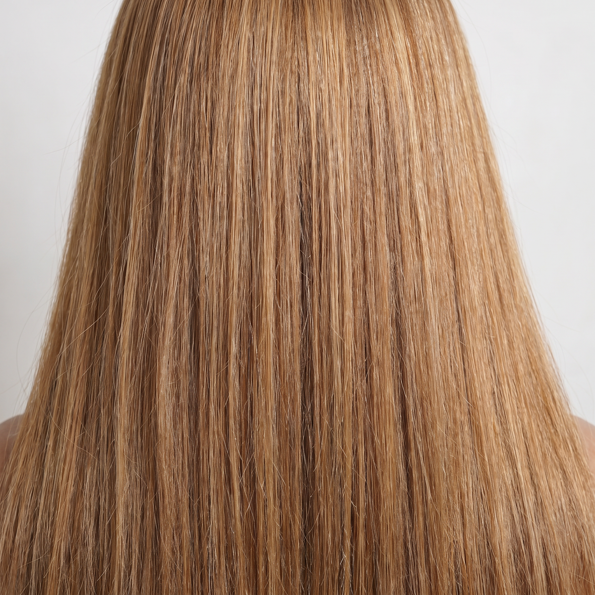 WIGZ 41 - Macro close-up of STRAIGHT WARM GINGER BLONDE PURE-VIRGIN HAIR™ texture and shine.
