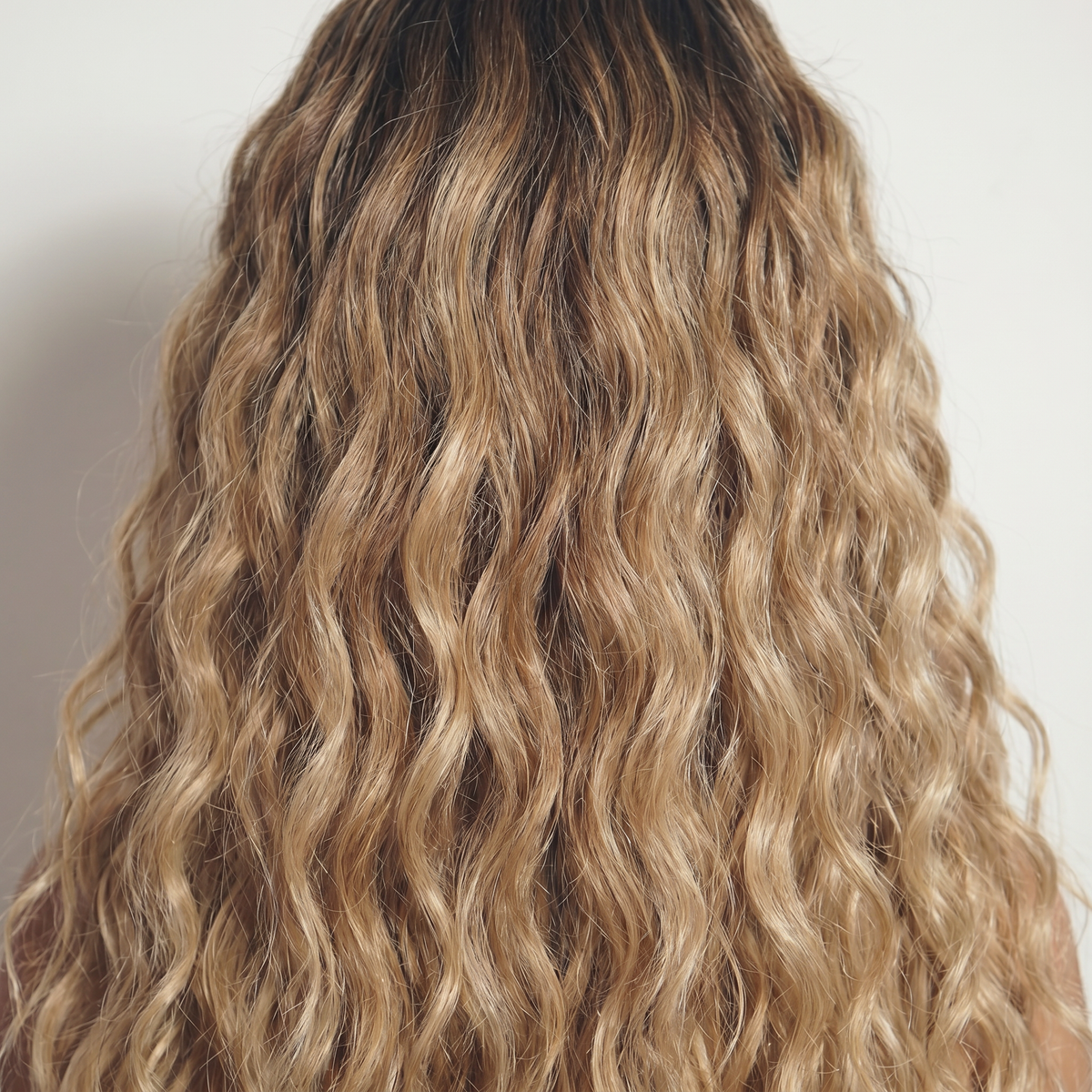 WIGZ 38 - Macro close-up of WAVY BALAYAGE DARK BROWN TO BLONDE PURE-VIRGIN HAIR™ texture and shine.