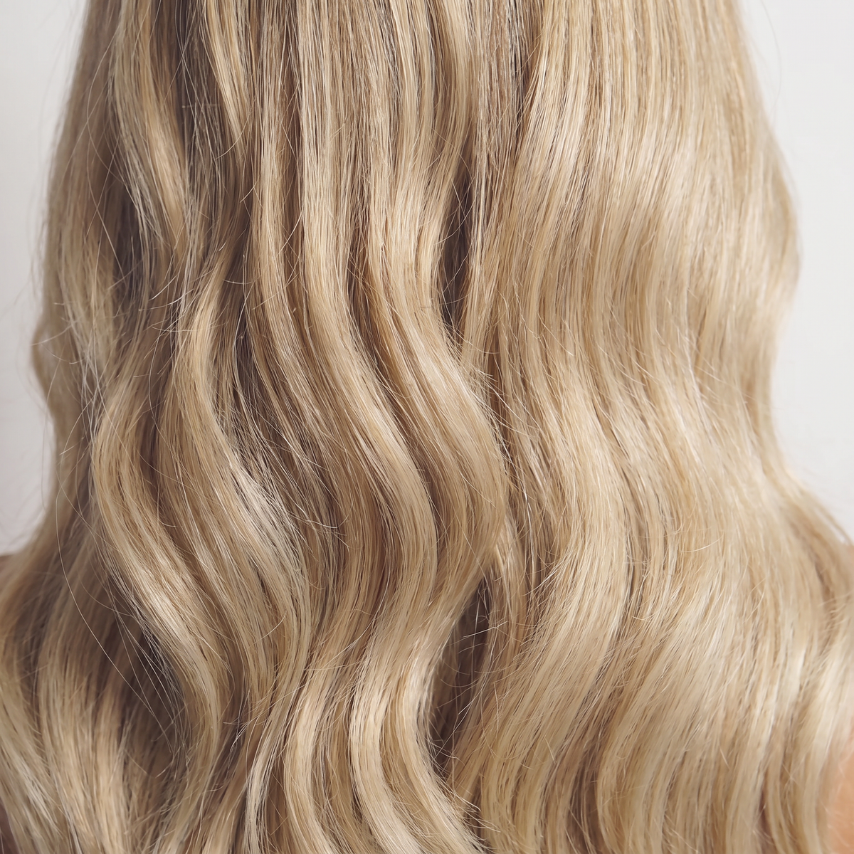 WIGZ 51 - Macro close-up of WAVY BEIGE BLONDE BALAYAGE PURE-VIRGIN HAIR™ texture and shine.
