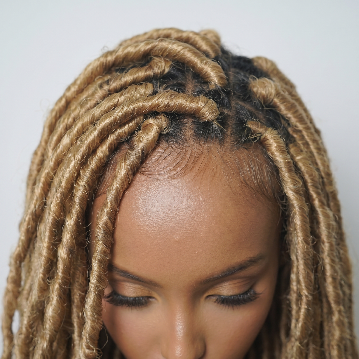 WIGZ 04 - Close-up of undetectable WIGZ LAB HD LACE™ skin-melt parting.