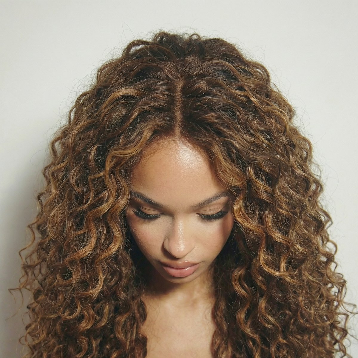 WIGZ 07 - Close-up of undetectable WIGZ LAB HD LACE™ skin-melt parting.