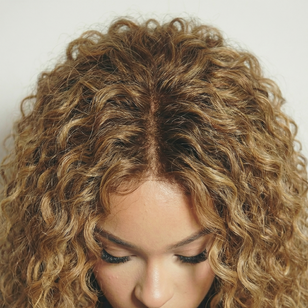 WIGZ 10 - Close-up of undetectable WIGZ LAB HD LACE™ skin-melt parting.
