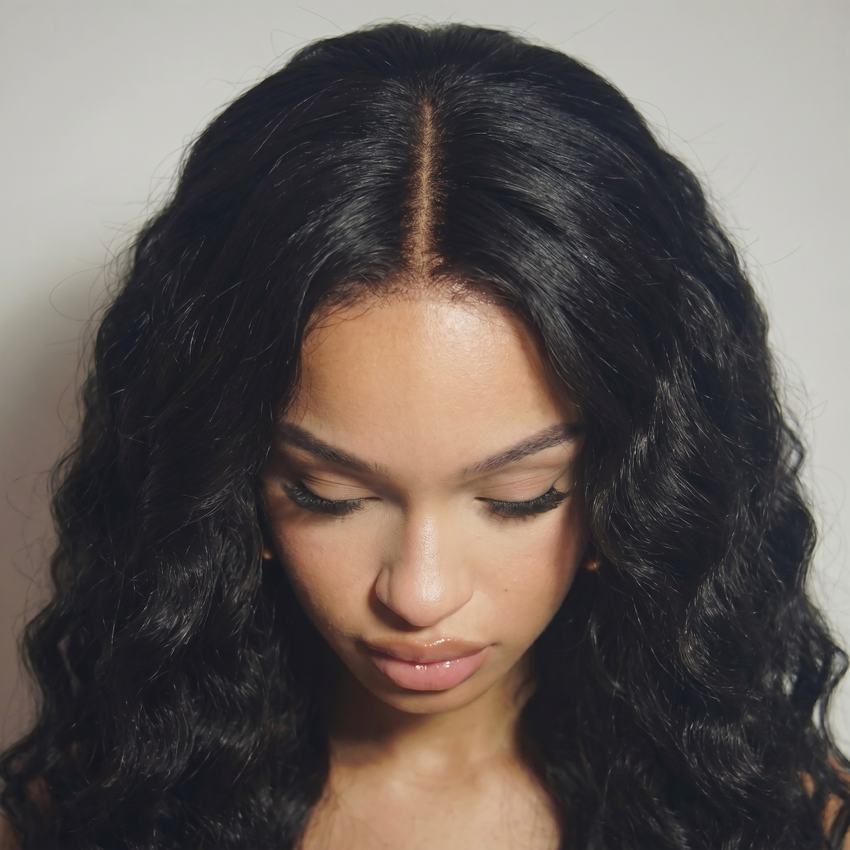 WIGZ 34 - Close-up of undetectable WIGZ LAB HD LACE™ skin-melt parting.